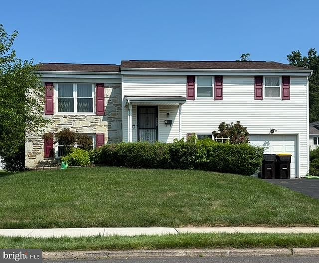 1st image of 3242 Parkview Dr