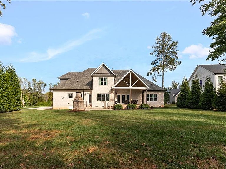 Listing photo 4