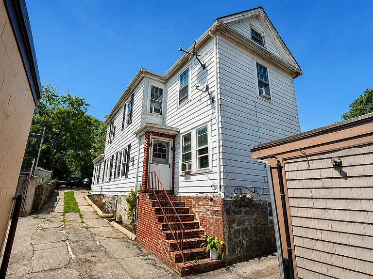 1 Adirondack Pl — Photo 16