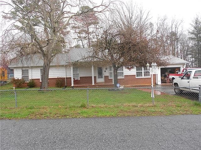 1st image of 2114 Woodcrest Dr