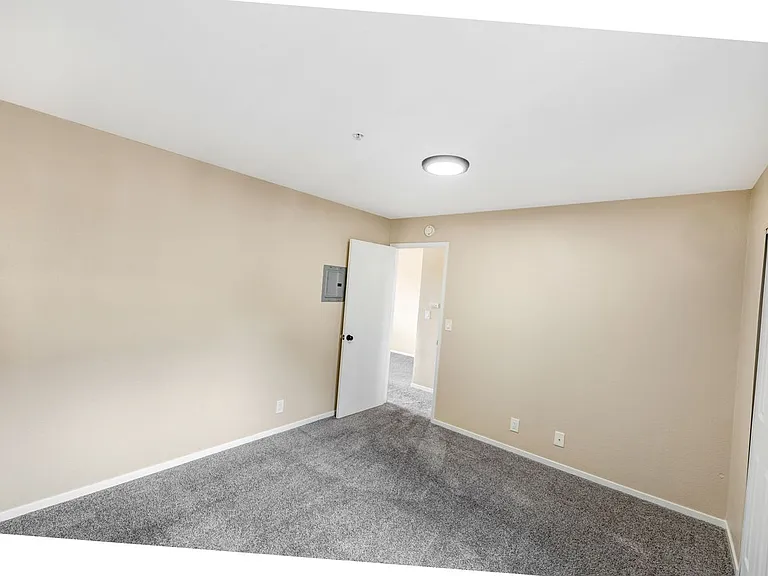 The Gables Apartments — Photo 14