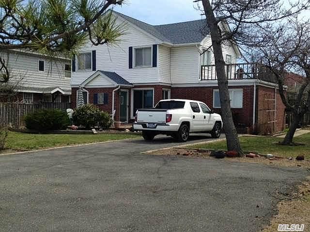 1st image of 726 W Bay Dr