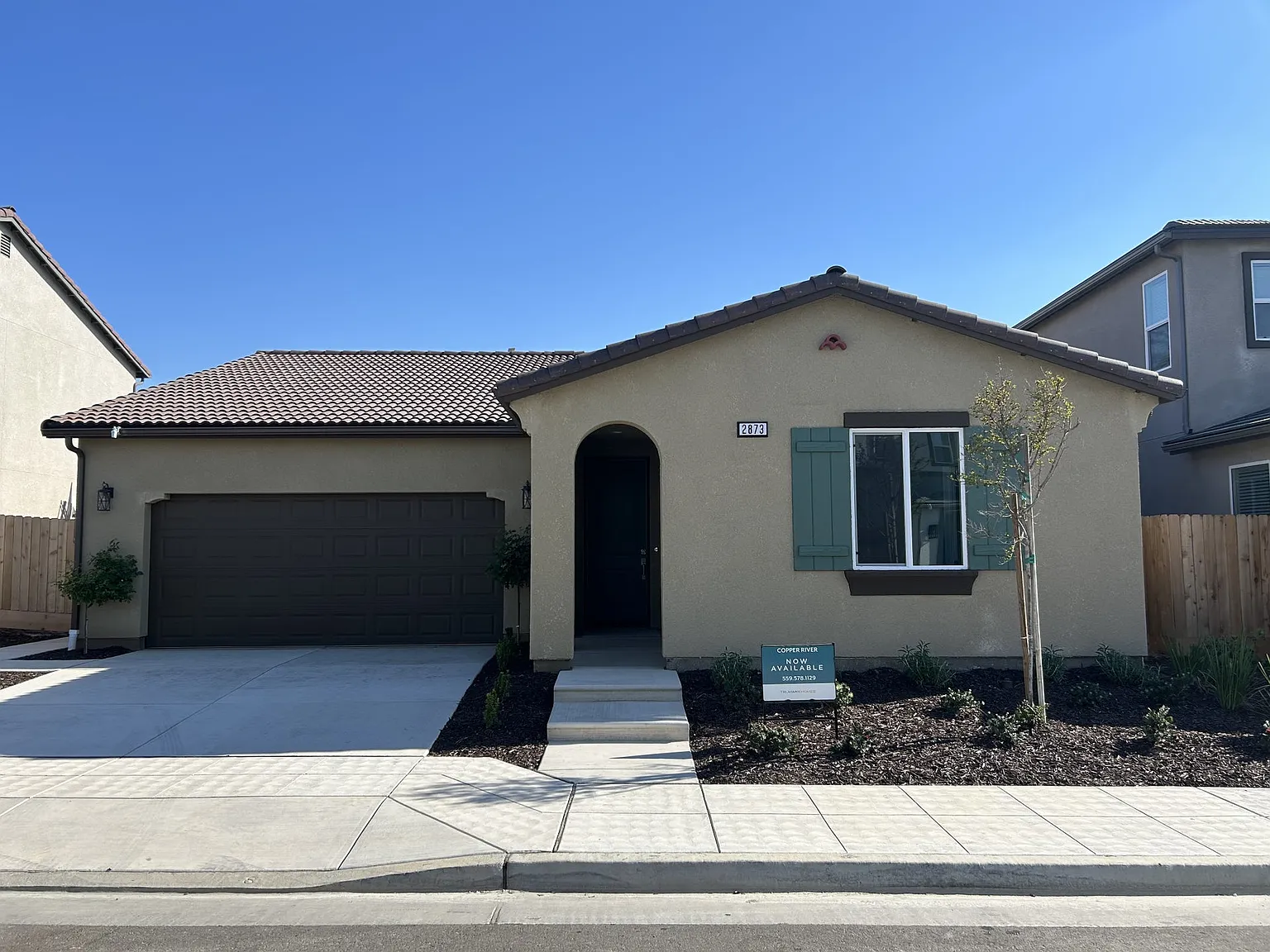 2873 E Corteza Dr photo 1