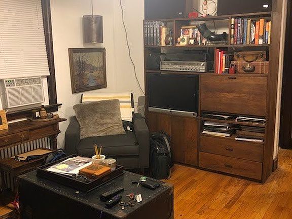 3rd image of 2907 W Lyndale St Unit 2R