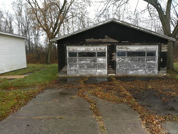 3rd image of 301 Chesaning St