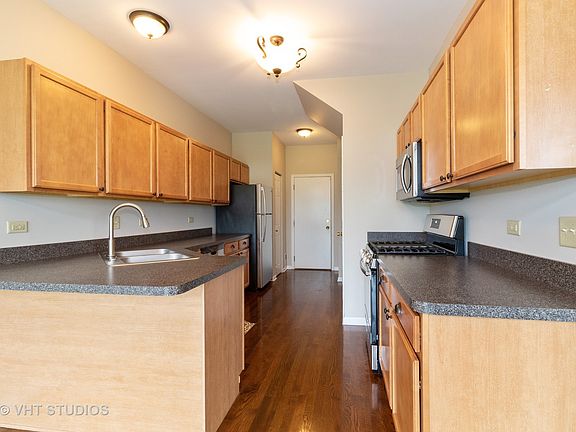 5th image of 933 Foxwood Ct