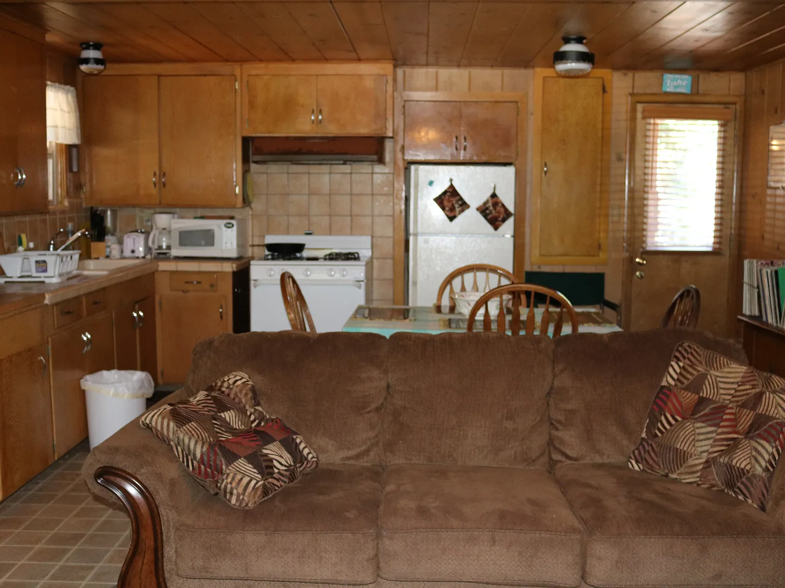 3 bed, 1.5 bath, 1300 sqft, $3,760 — Photo 4