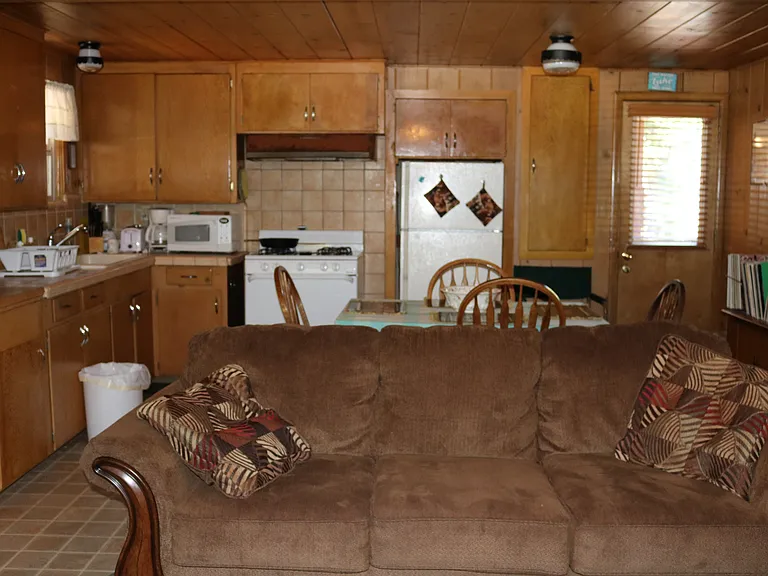255 Old County Rd — Photo 4