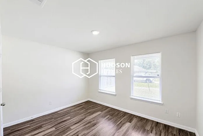 5910 Mayle St — Photo 7