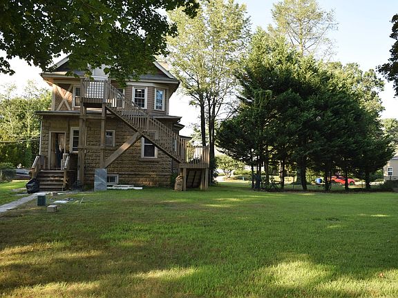 5th image of 210 Dickinson Rd