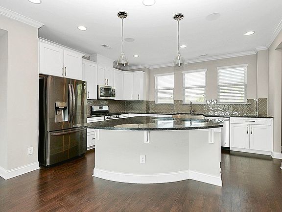 5th image of 2633 Statesville Ave #1