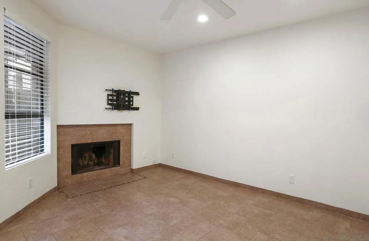 2 bed, 976 sqft, $3,450 — Photo 3