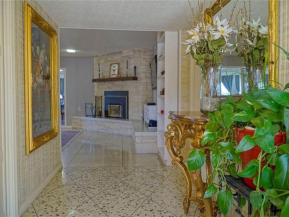 3rd image of 323 Rainbow Cir