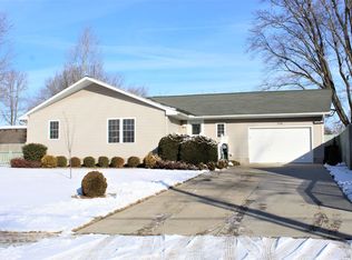 506 E Elm St, Carlinville, IL
