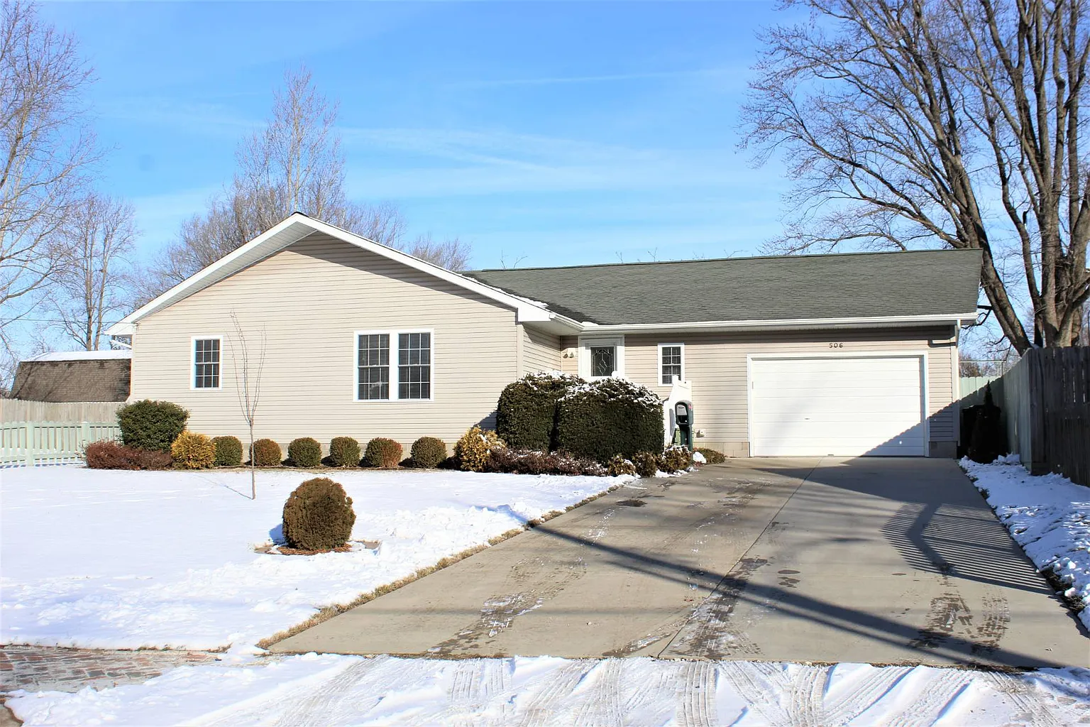 506 E Elm St photo 1