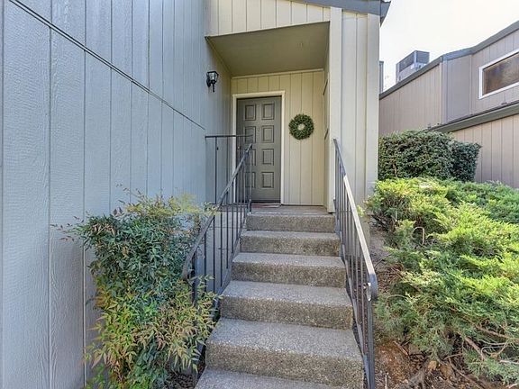 4th image of 7812 Hampton Ln