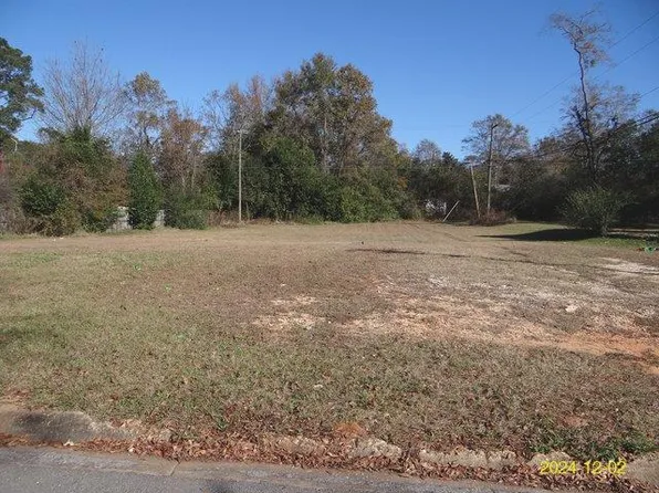 2405 31st St, Valley, AL 36854