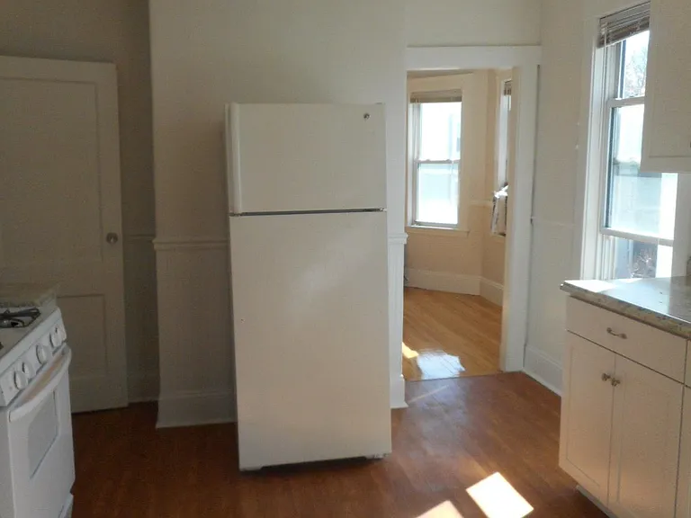 58 Lithgow St #3 — Photo 5