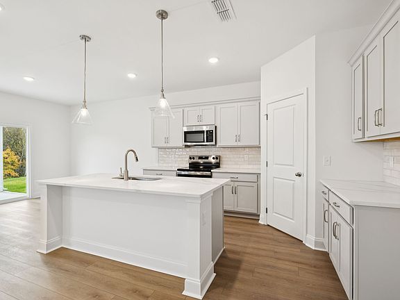 Cades Bluff - Montgomery Interior Image 4