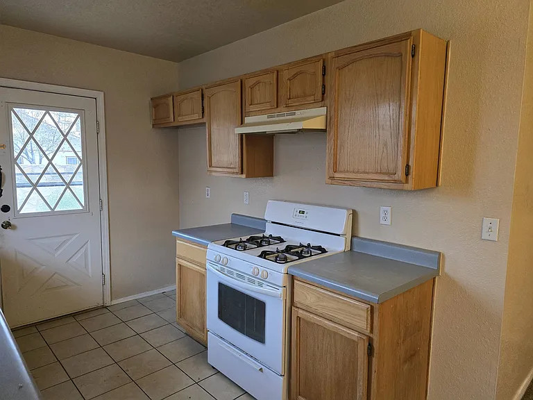 12105 Castle View Way — Photo 6