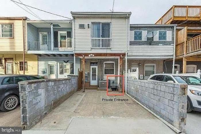 Private parking pad off large alley way. Pull up to your own private parking pad & entrance!