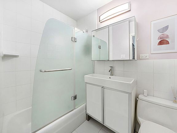 4th image of 245 E 54th St APT 6B