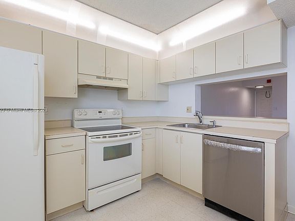 5th image of 840 Independence Dr #840H