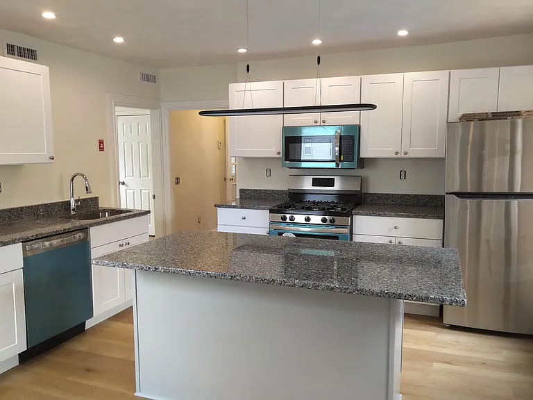 8 E Transit St #2 — Photo 2