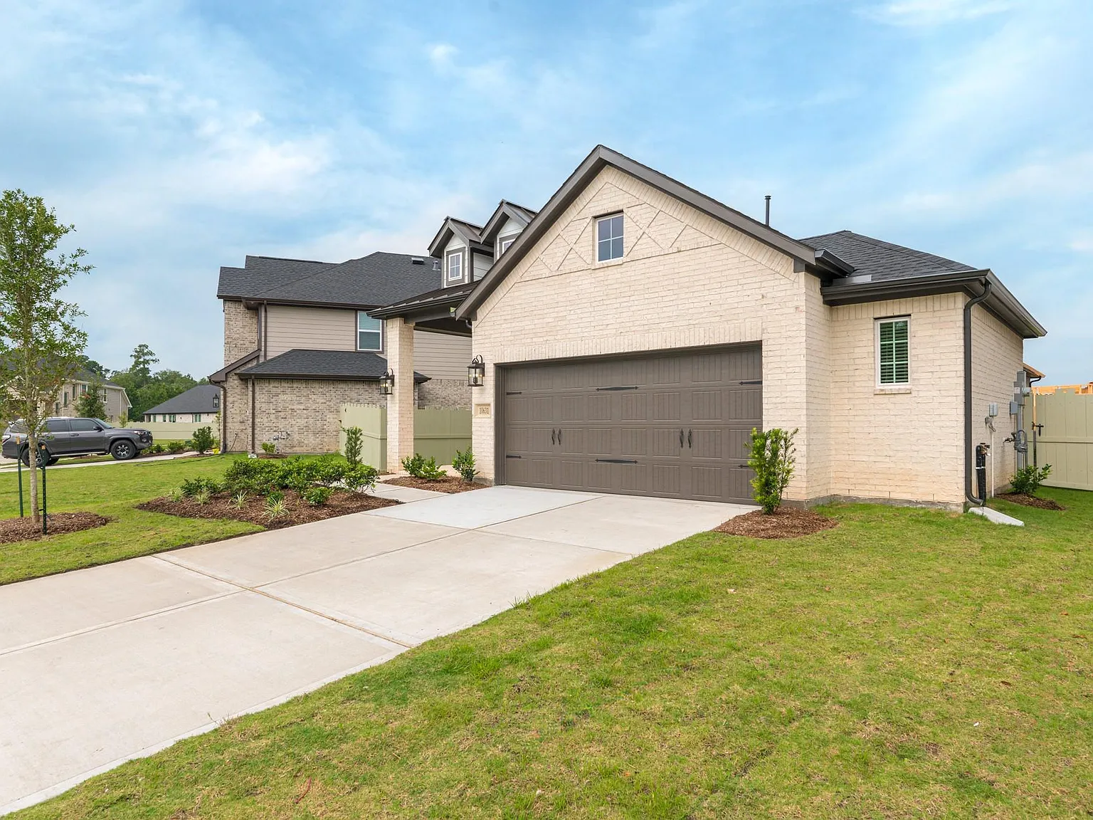 3 bed, 2.0 bath, 1702 sqft, $2,700 — Photo 2