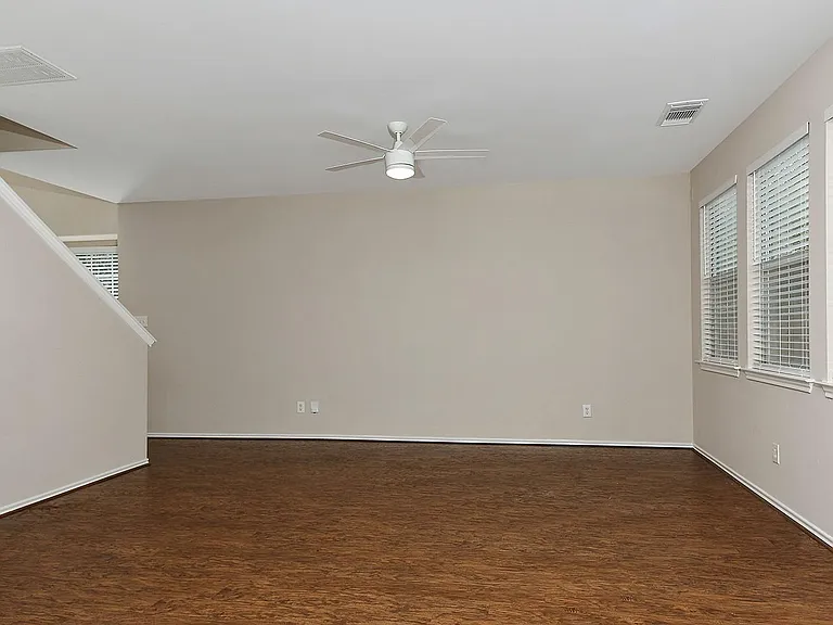 10 Peachridge Pl — Photo 7
