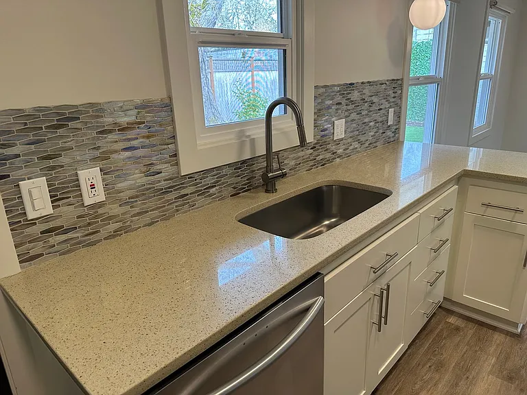 2484 Alder St — Photo 13