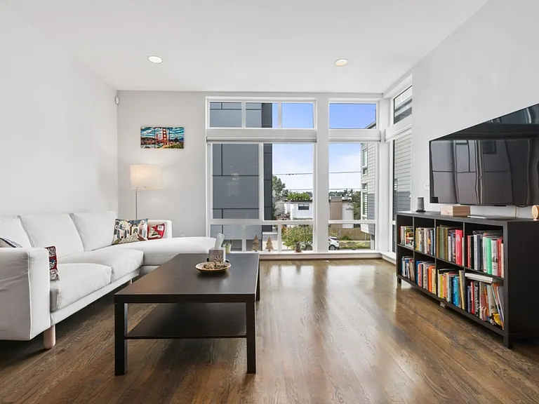 2050 NW 64th St — Photo 11