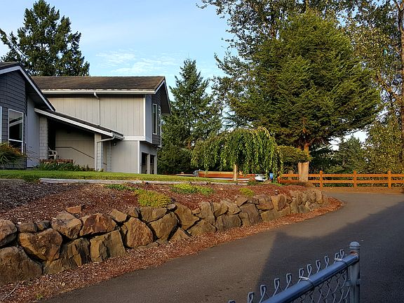 2nd image of 2707 192nd St E