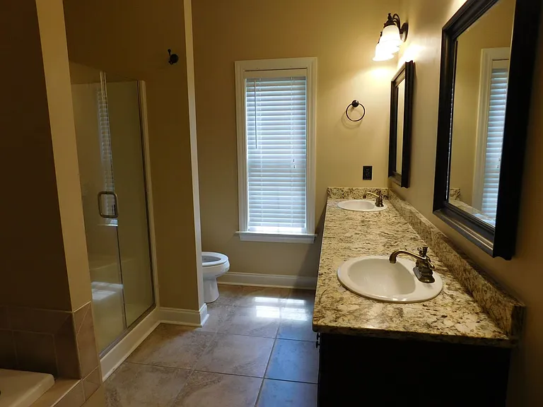 300 Taliaferro Ln — Photo 27
