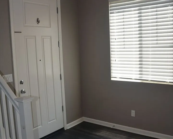 321 Macarthur Way — Photo 2