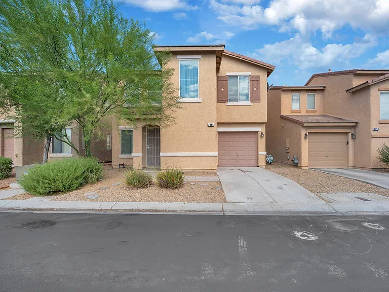 2446 El Valle St — Photo 1