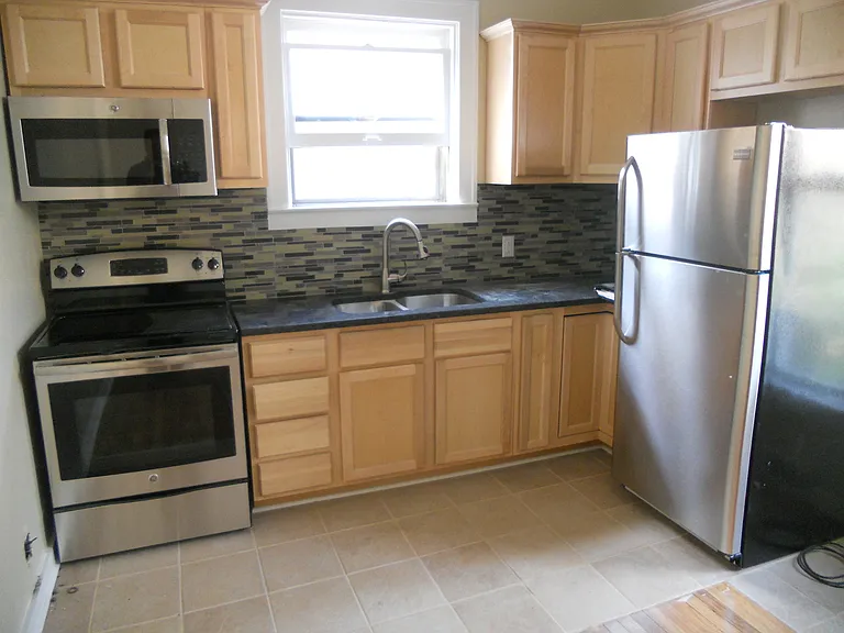 314 Cherry SE — Photo 2