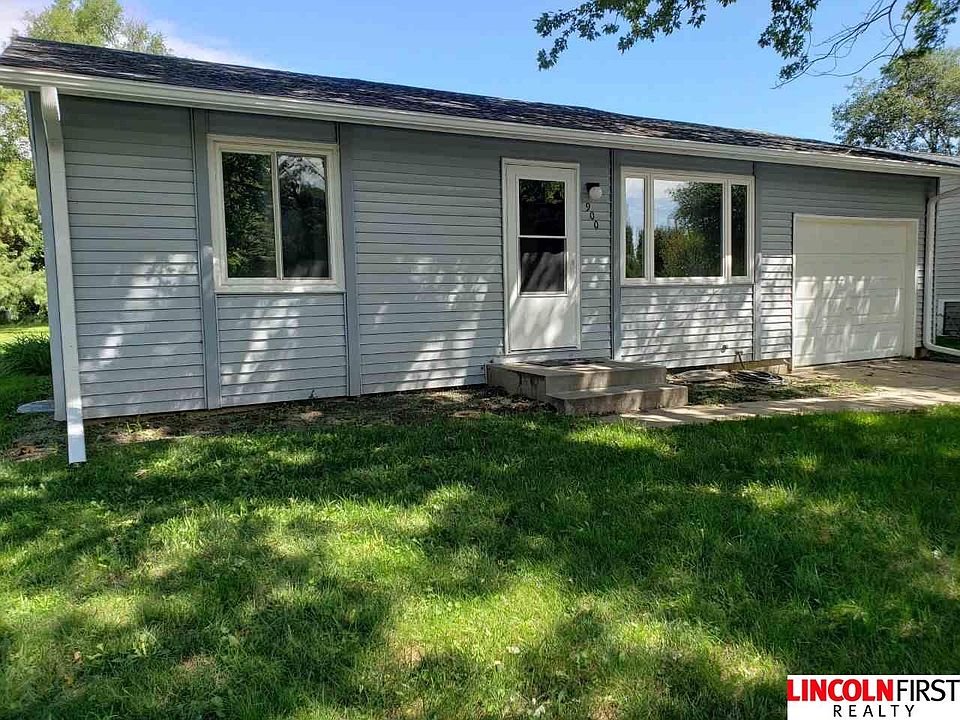 1st image of 900 Applewood Dr