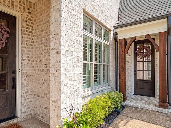 4th image of 684 Cypress View Cir W