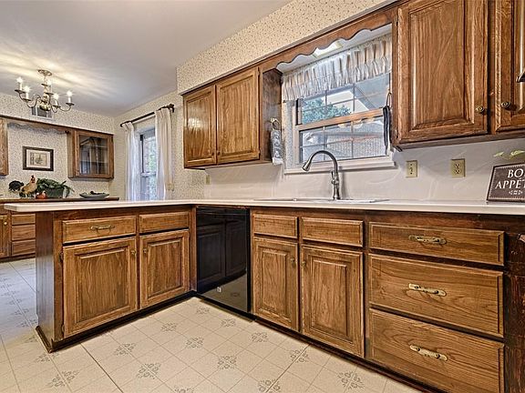 2nd image of 2511 Big Horn Ln