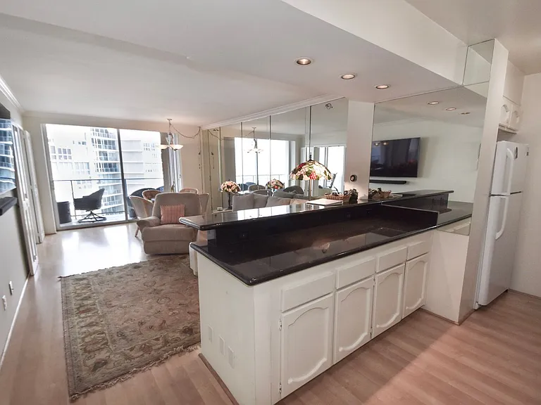 1810 Avenida Del Mundo #1201 — Photo 2