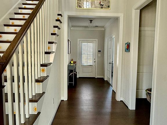 2nd image of 4715 Hook Ln