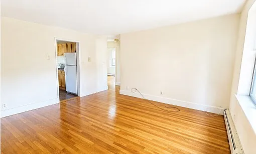 2 bed, 1.0 bath, 800 sqft, $2,400 — Photo 2