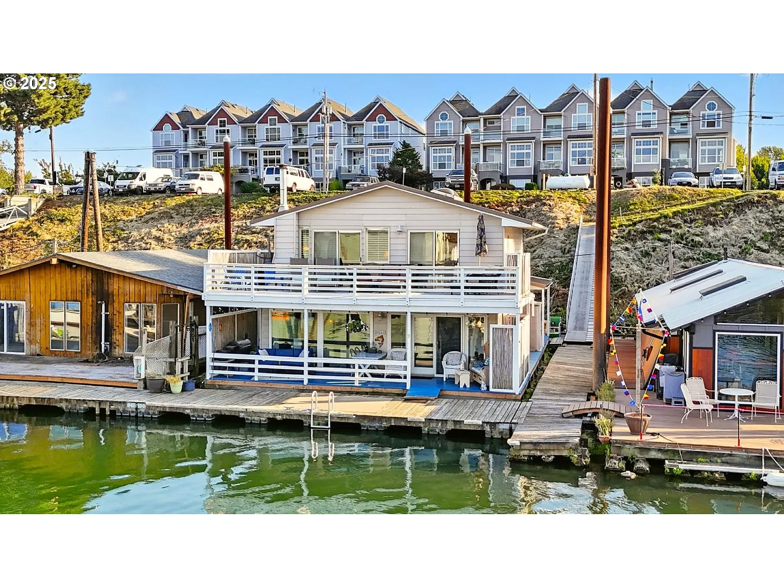 535 NE Bridgeton Rd Slip 2 photo 1