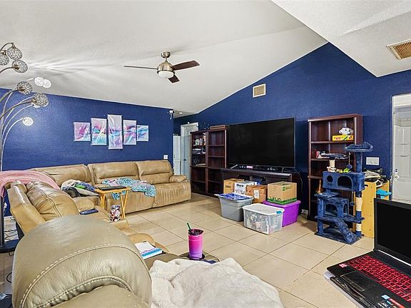 4th image of 1464 Bluff Loop