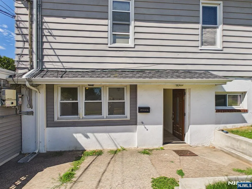 3 bed, 2.0 bath, $2,900 — Photo 1