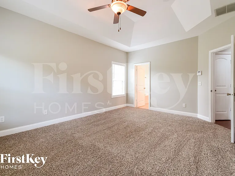 6303 Spring Cove Dr — Photo 9