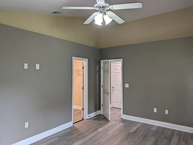 3327 Golden Rain Dr — Photo 17