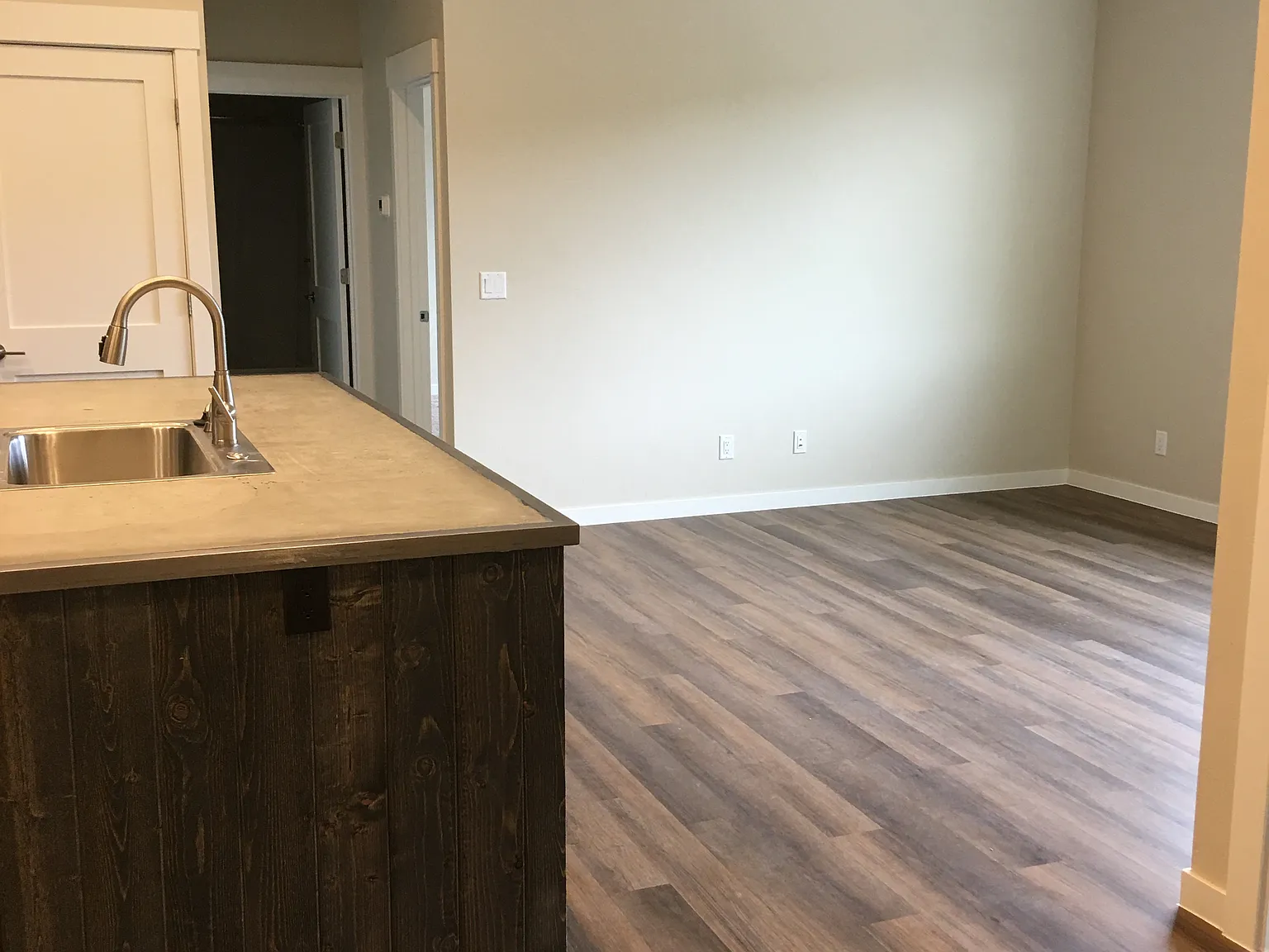 2 bed, 1045 sqft, $3,000 — Photo 4