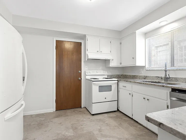930 Trombley Rd #932 — Photo 3